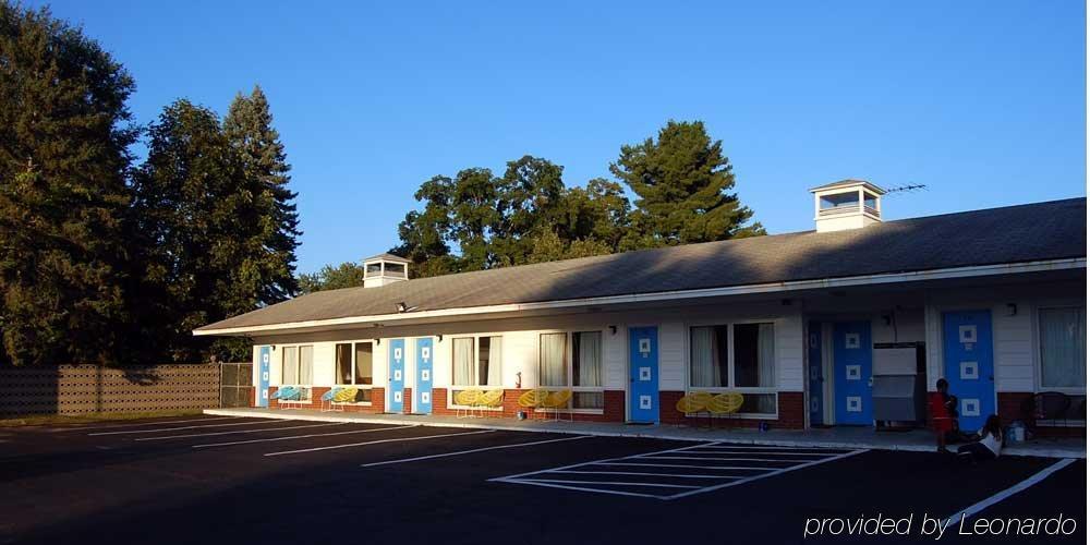 Blue Sky Inn Glens Falls-Saratoga-Lake George Exteriör bild