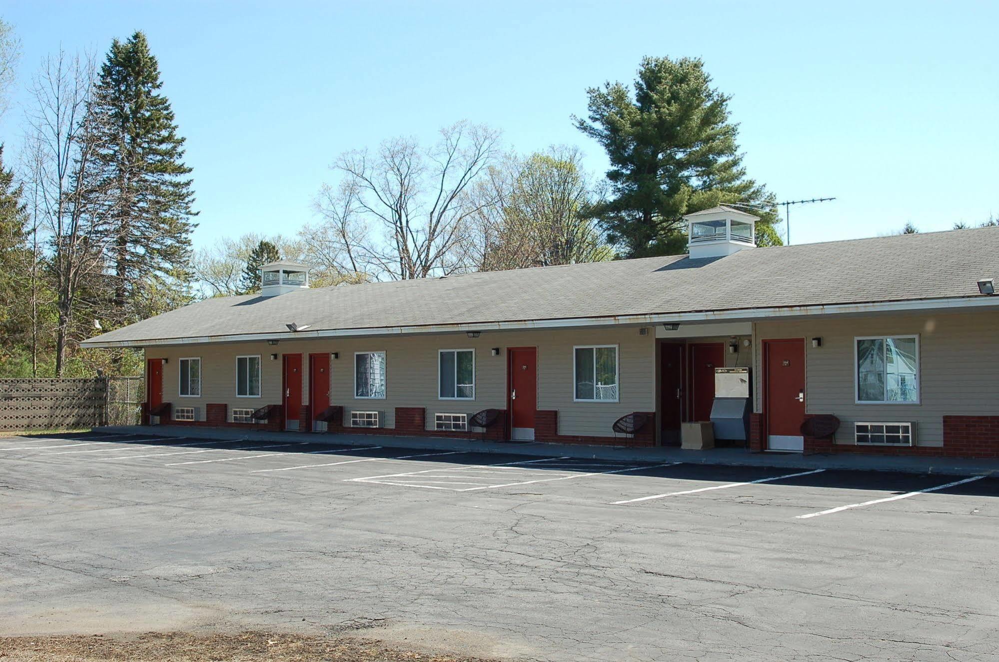 Budgetel Inn Glens Falls-Lake George-Saratoga Exteriör bild