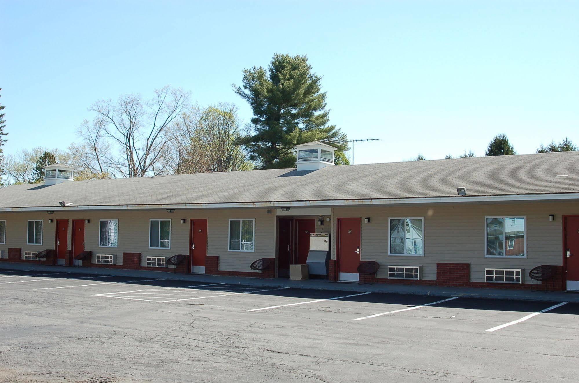 Budgetel Inn Glens Falls-Lake George-Saratoga Exteriör bild