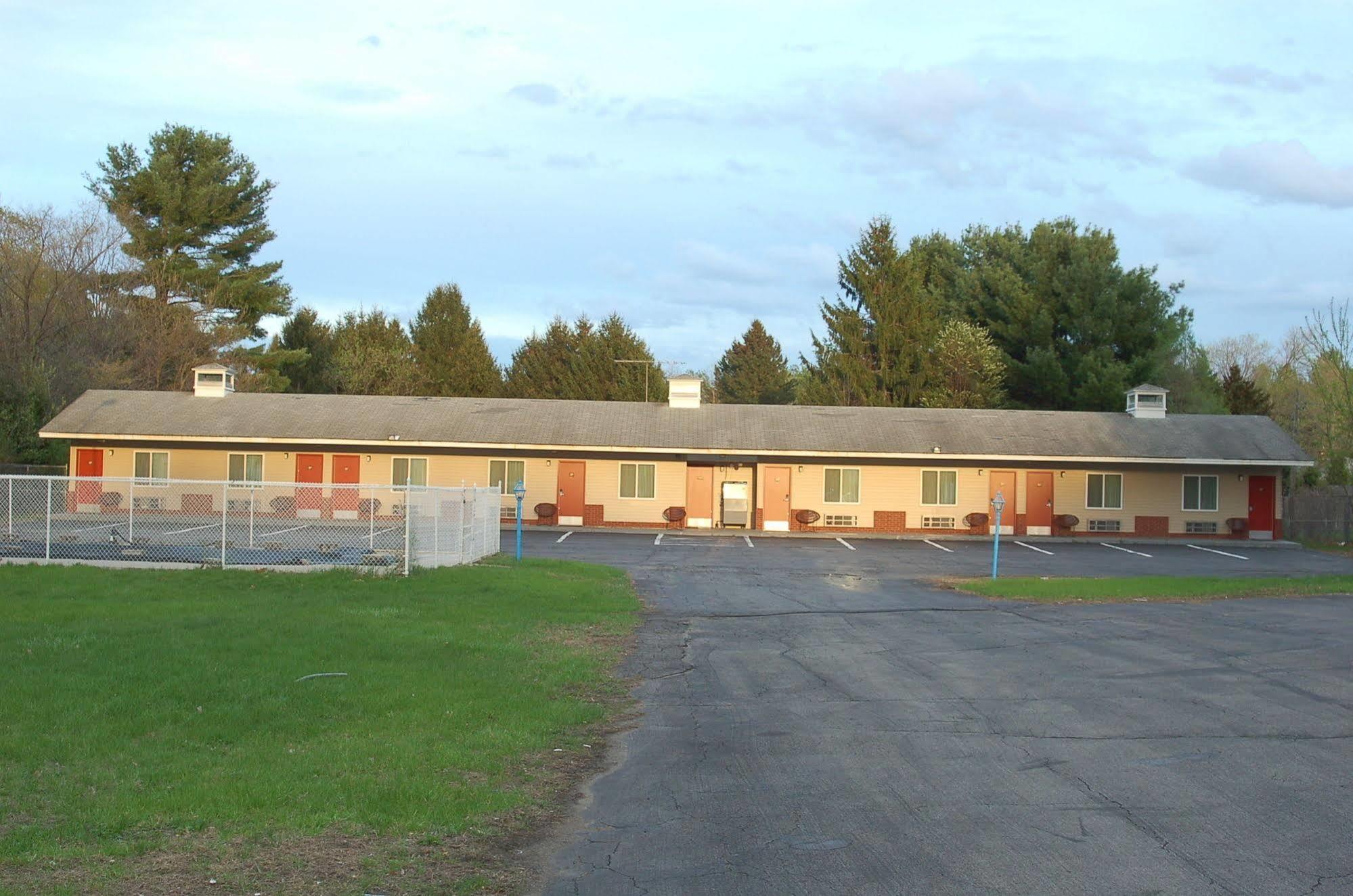 Blue Sky Inn Glens Falls-Saratoga-Lake George Exteriör bild