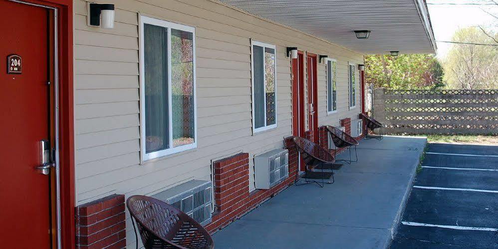 Blue Sky Inn Glens Falls-Saratoga-Lake George Exteriör bild