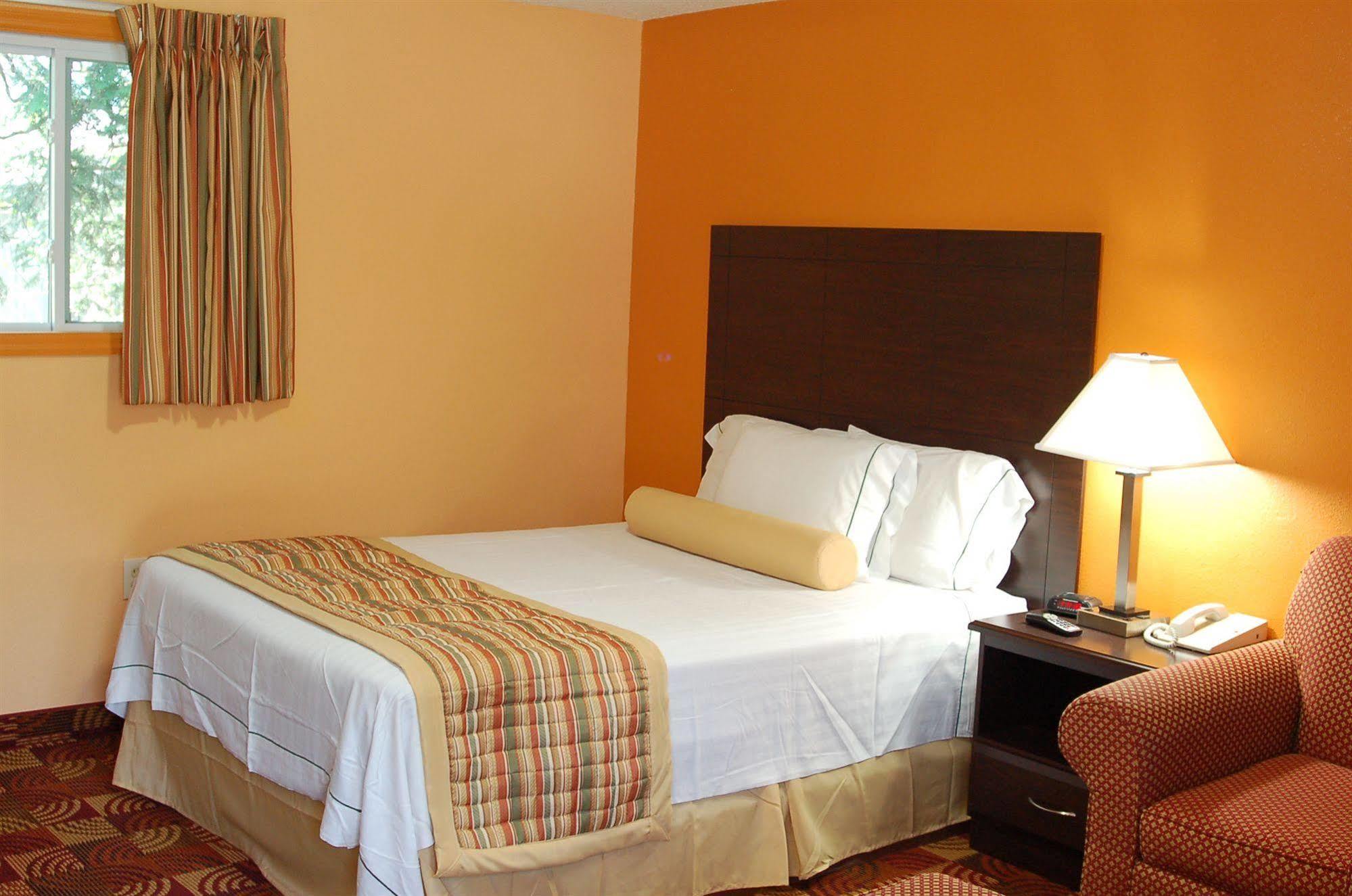 Blue Sky Inn Glens Falls-Saratoga-Lake George Exteriör bild