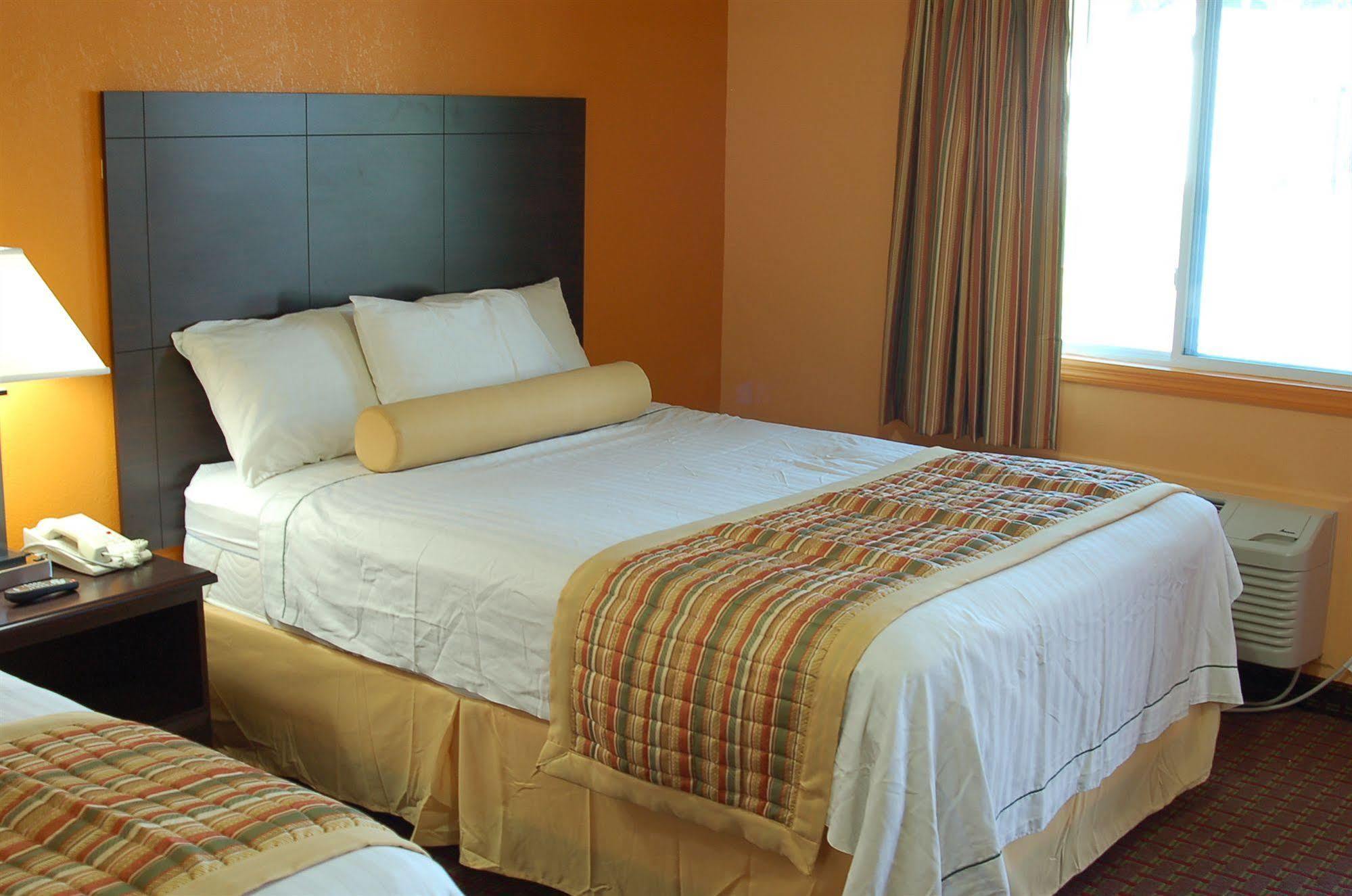 Blue Sky Inn Glens Falls-Saratoga-Lake George Exteriör bild